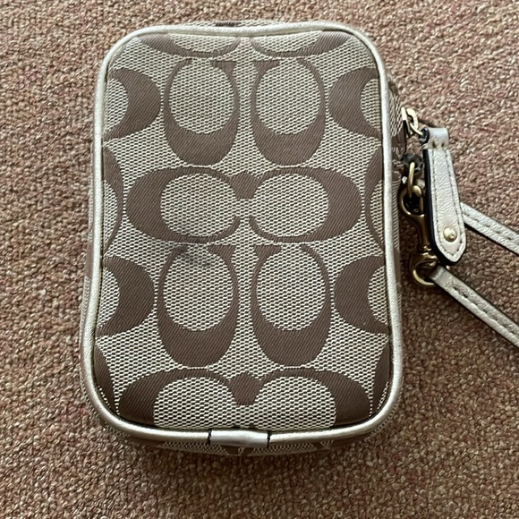 Coach wristlet accessory case. - Picture 2 of 7